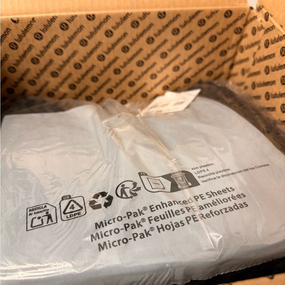 Lululemon City Essentials Shoulder Bag 4L Monogram Jacquard Athletica - Picture 6 of 9